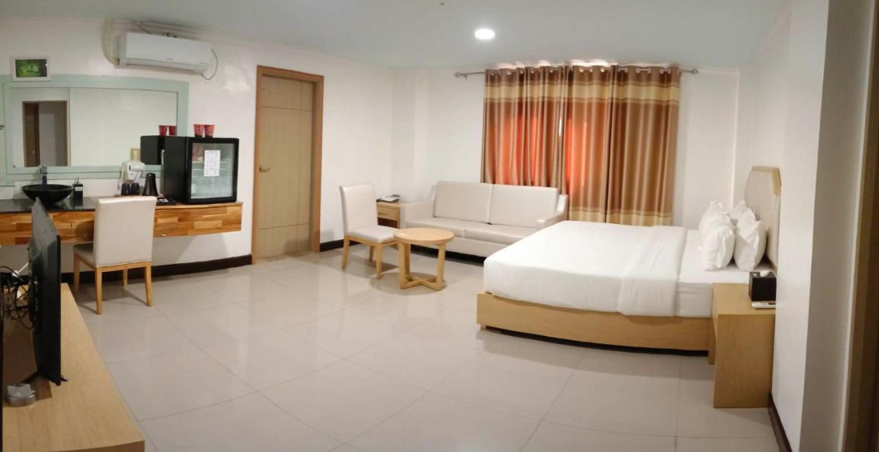 Punta Clark Hotel Clark Field 외부 사진