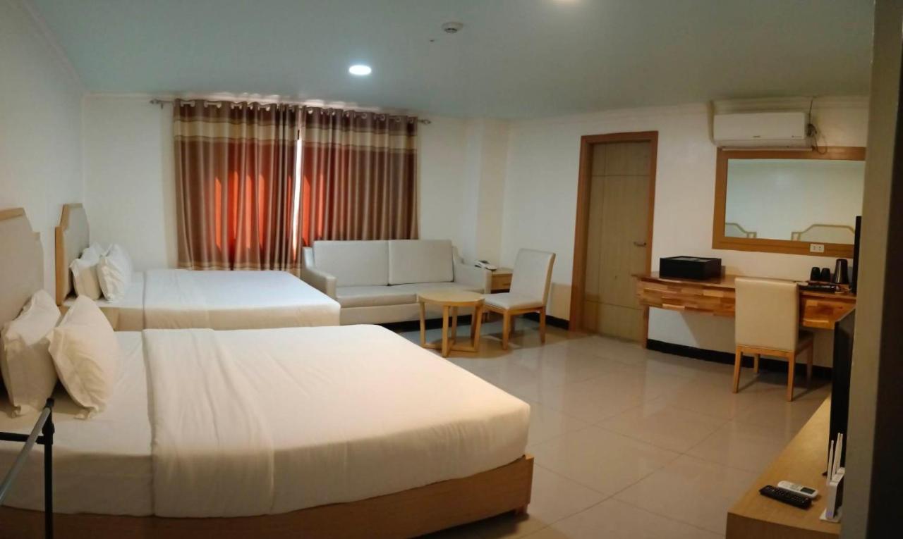 Punta Clark Hotel Clark Field 외부 사진