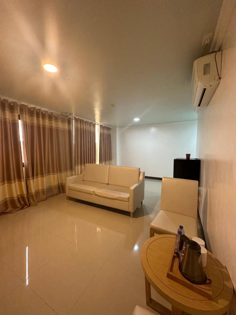 Punta Clark Hotel Clark Field 외부 사진